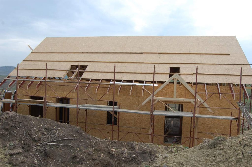 Structura casei ridicată și rigidizată